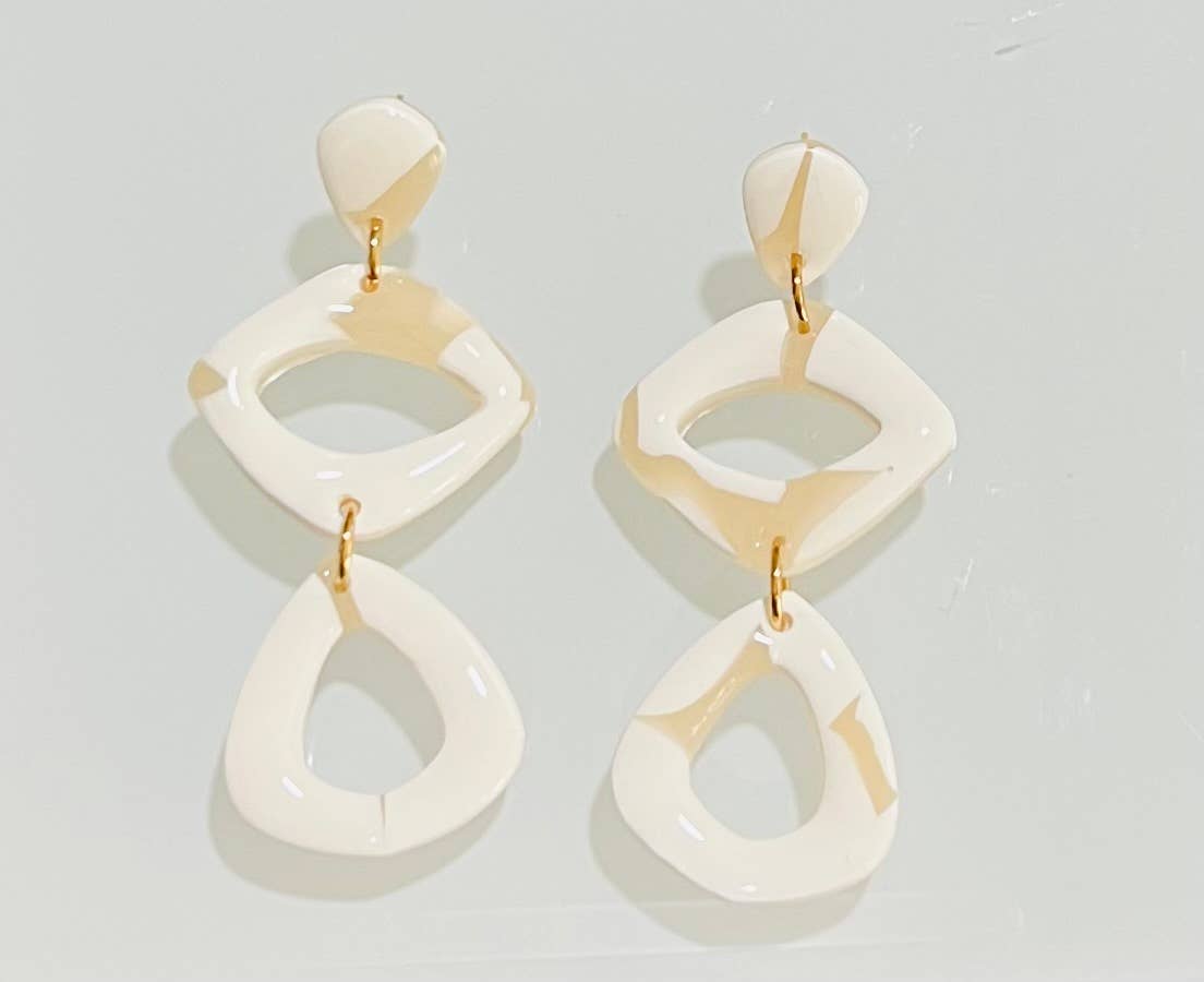 Perla White Earrings