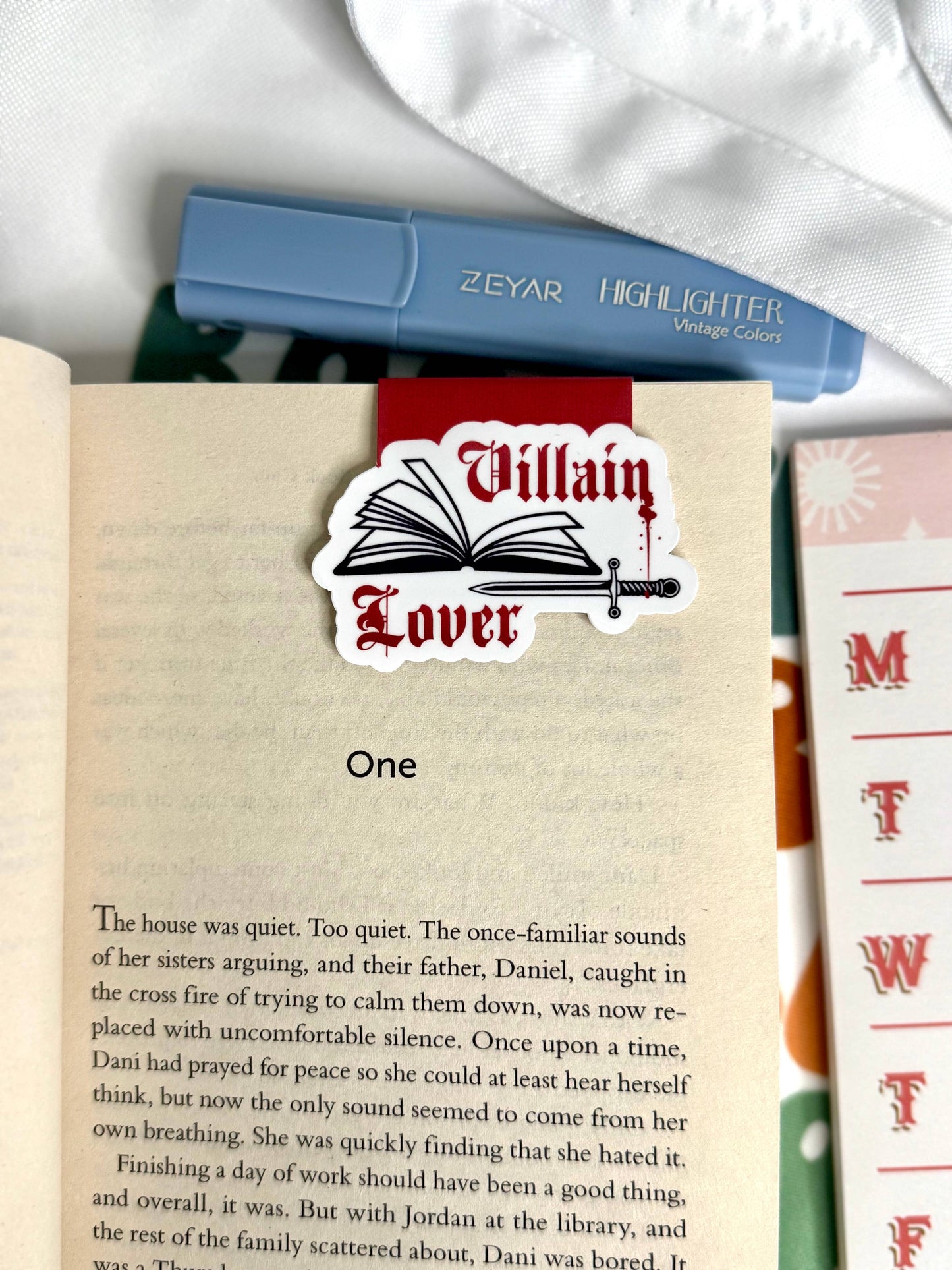 Magnetic Bookmark - Villain Lover