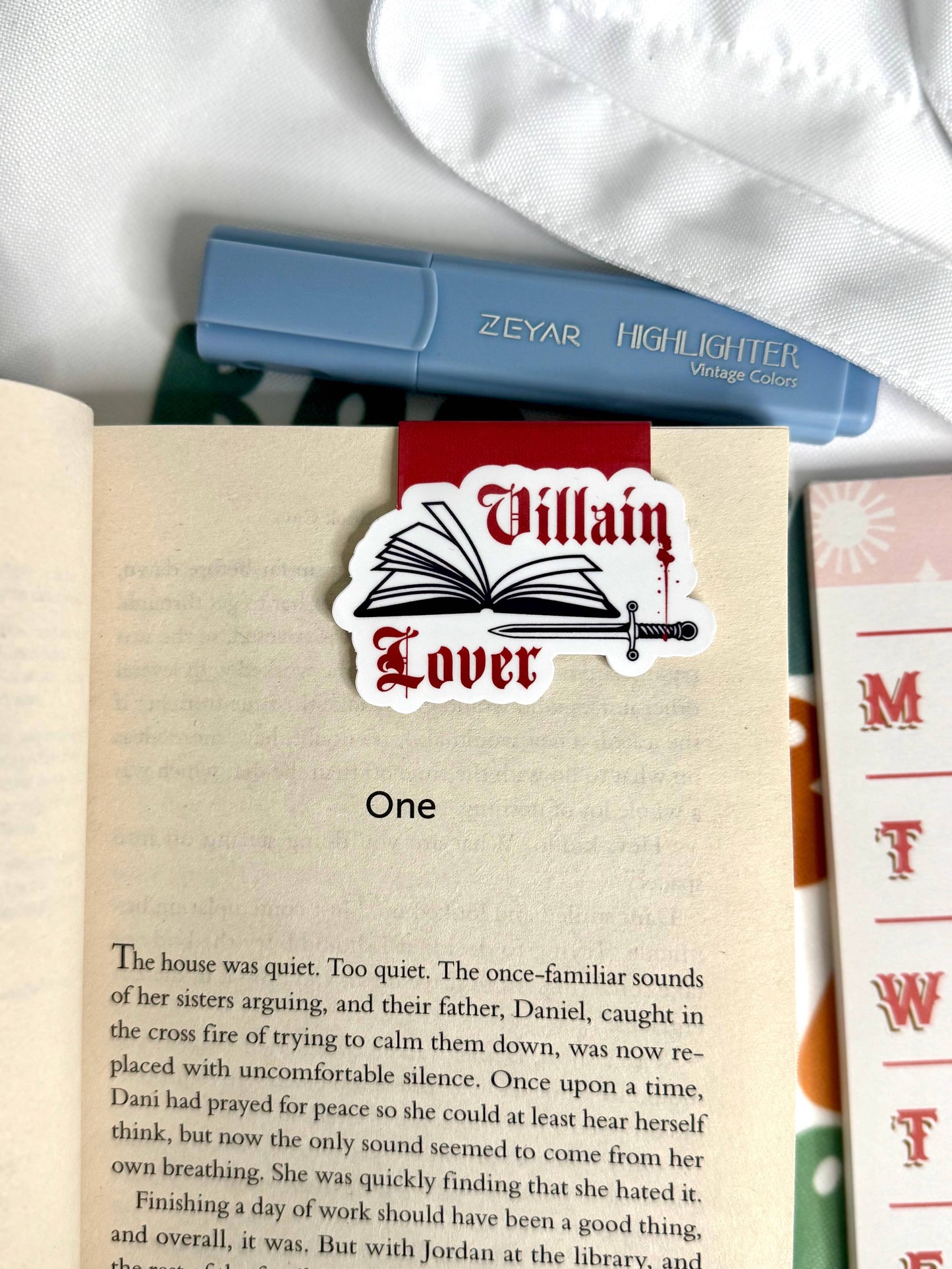Magnetic Bookmark - Villain Lover