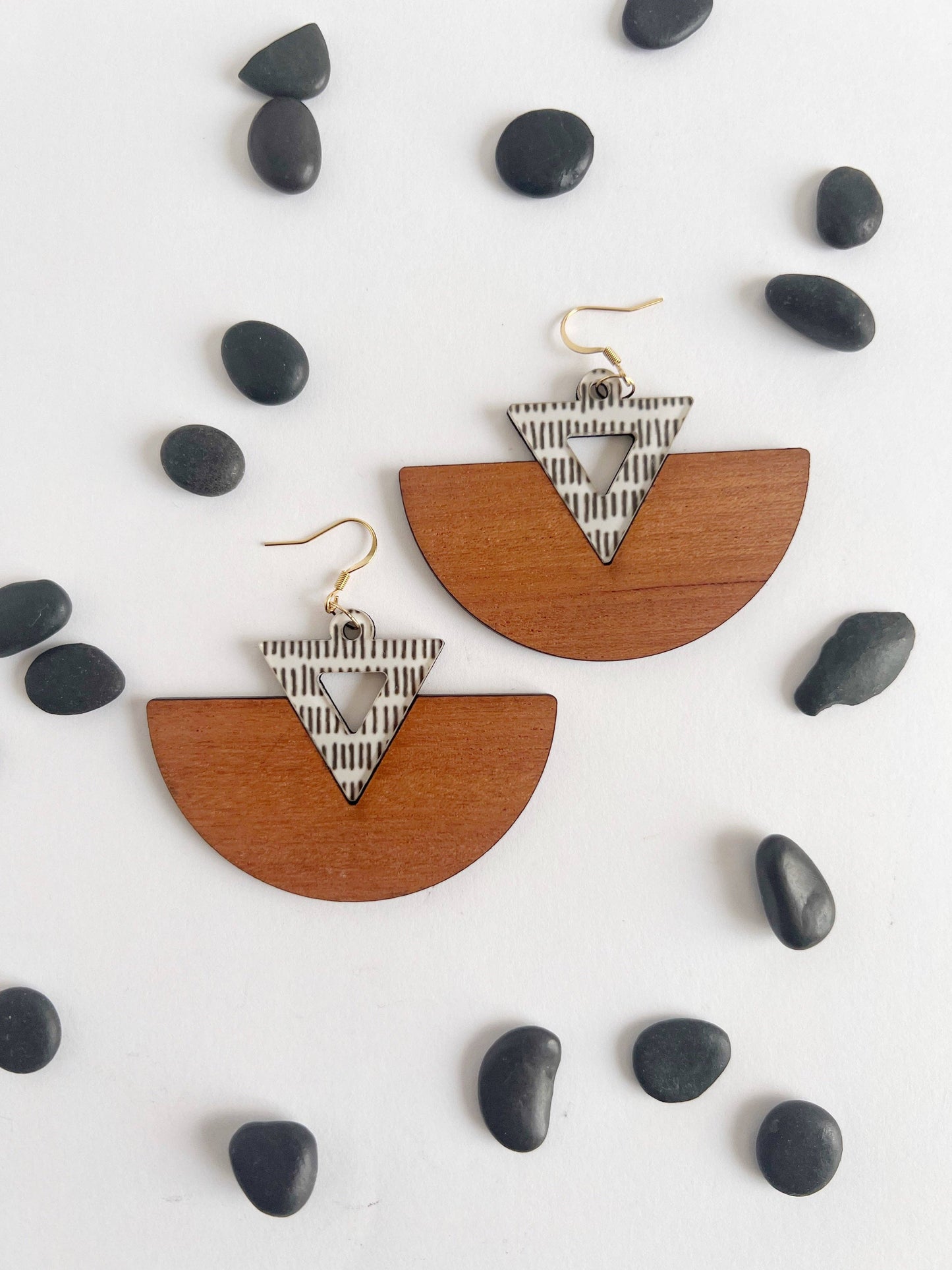 Earrings - FEMI - wooden and white/black